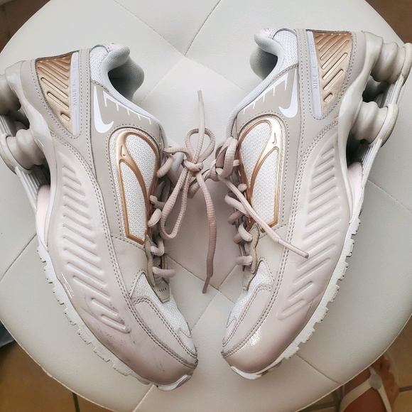 Sneakers - Picture 4 of 6